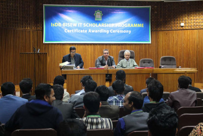 Certificate distribution ceremony for graduates of Round-36