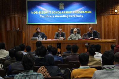 Certificate distribution ceremony for graduates of Round-36
