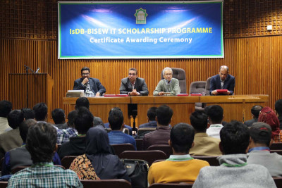 Certificate distribution ceremony for graduates of Round-36
