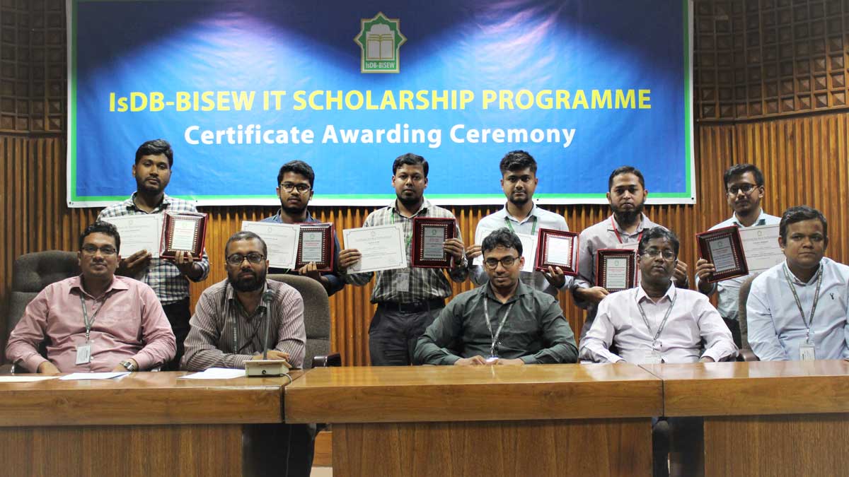 Certificate Distribution Ceremony (Round 35)